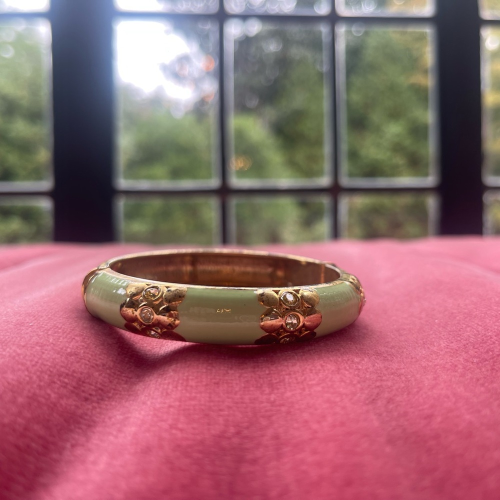 Elegant Green Floral Bracelet